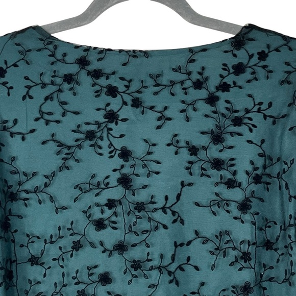 NWT Bloomchic Whimsygoth Black Embroidered Lace over Green Underlay Sz. US 18-20 - Picture 4 of 11